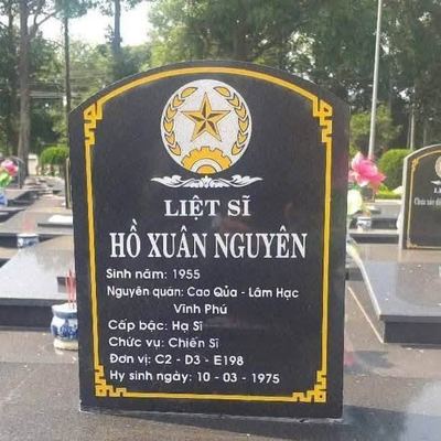 Ảnh bia mộ của liệt sĩ Hồ Xuân Nguyên