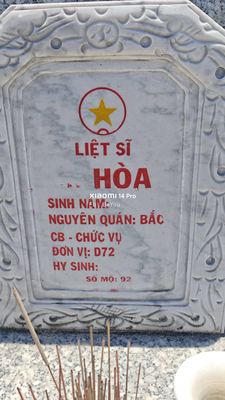 Ảnh bia mộ của liệt sĩ HÒA