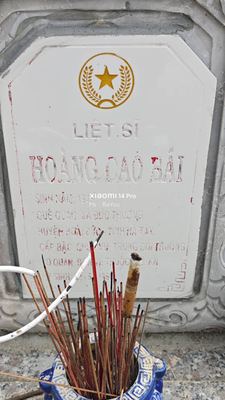Bia mộ tại Nghĩa trang xã Bình Định - Huyện Thăng Bình - Quảng Nam · ảnh: Be You — liệt sĩ HOÀNG CAO BÁI
