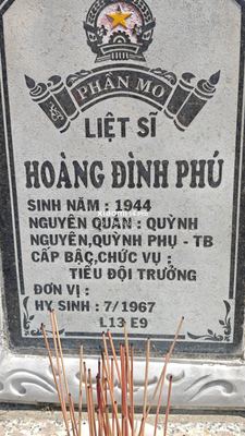Bia mộ tại Nghĩa trang liệt sĩ phường Hoà Hải - Phường Hòa Hải - Quận Ngũ Hành Sơn - Đà Nẵng · ảnh: HỖ TRỢ GIA ĐÌNH TÌM THÔNG TIN - MỘ LIỆT SĨ — liệt sĩ HOÀNG ĐÌNH PHÚ