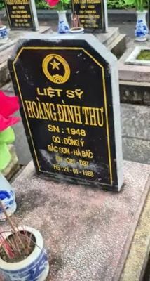 Bia mộ tại Chư Prông - Huyện Chư Prông - Gia Lai · ảnh: FB Đinh Tuấn — liệt sĩ HOÀNG ĐÌNH THƯ