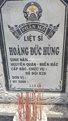 Ảnh bia mộ của liệt sĩ Hoàng Đức Hùng