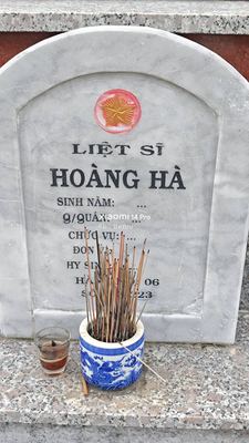 Ảnh bia mộ của liệt sĩ Hoàng Hà