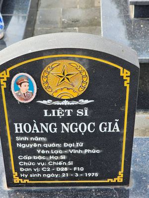 Ảnh bia mộ của liệt sĩ Hoàng Ngọc Giã