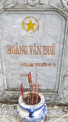 Ảnh bia mộ của liệt sĩ Hoàng Văn Huệ