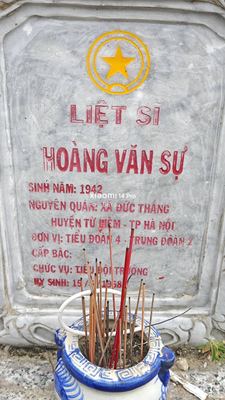 Bia mộ tại Nghĩa trang xã Bình Định - Huyện Thăng Bình - Quảng Nam · ảnh: Be You — liệt sĩ HOÀNG VĂN SỰ