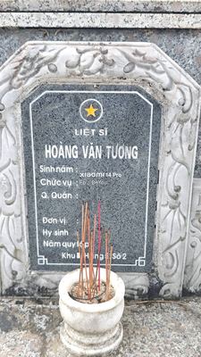 Ảnh bia mộ của liệt sĩ Hoàng Văn Tương