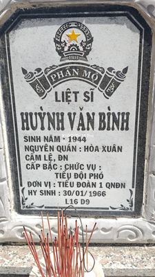Ảnh bia mộ của liệt sĩ HUỲNH VĂN BÌNH