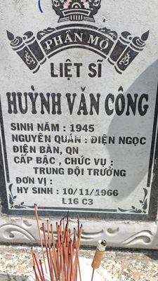 Ảnh bia mộ của liệt sĩ Huỳnh Văn Công