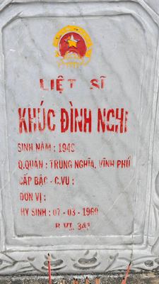 Ảnh bia mộ của liệt sĩ Khúc Đinh Nghi