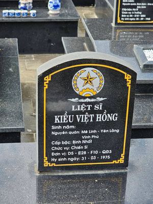 Ảnh bia mộ của liệt sĩ Kiều Việt Hồng