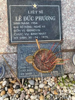 Ảnh bia mộ của liệt sĩ Lê Đức Phương