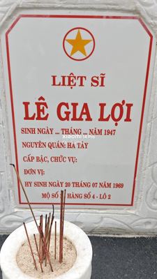 Bia mộ tại Xã Quế Long - Huyện Núi Thành - Quảng Nam · ảnh: Be You — liệt sĩ LÊ GIA LỢI
