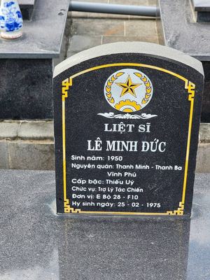 Ảnh bia mộ của liệt sĩ Lê Minh Đức