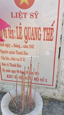Ảnh bia mộ của liệt sĩ Lê Quang Thế