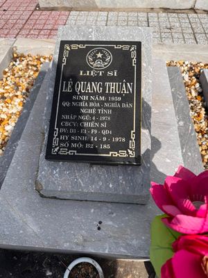 Bia mộ tại NTLS Trà Võ - Thạnh Đức - huyện Gò Dầu - Tây Ninh — liệt sĩ LÊ QUANG THUẬN