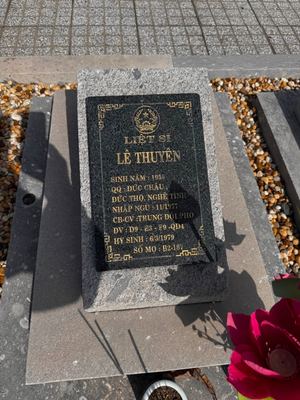 Bia mộ tại NTLS Trà Võ - Thạnh Đức - huyện Gò Dầu - Tây Ninh — liệt sĩ LÊ THUYÊN
