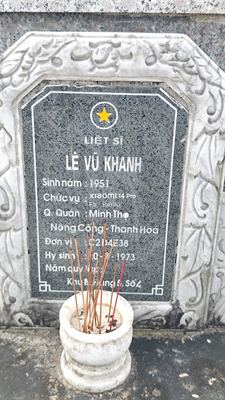 Ảnh bia mộ của liệt sĩ Lê Văn Khanh