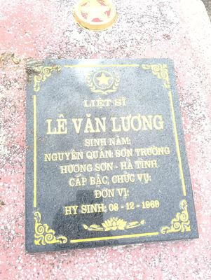 Bia mộ tại xã Hiền ninh - Xã Hiền Ninh - Huyện Quảng Ninh - Quảng Bình · ảnh: FB Nguyễn Hoàng Dương — liệt sĩ Lê Văn Lương
