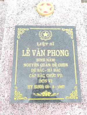 Ảnh bia mộ của liệt sĩ Lê Văn Phông