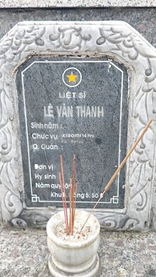 Bia mộ tại Quế Thọ - Huyện Núi Thành - Quảng Nam · ảnh: Be You — liệt sĩ LÊ VĂN THANH