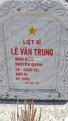 Ảnh bia mộ của liệt sĩ Lê Văn Trung