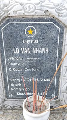 Bia mộ tại Quế Thọ - Huyện Núi Thành - Quảng Nam · ảnh: Be You — liệt sĩ LÒ VĂN NHANH
