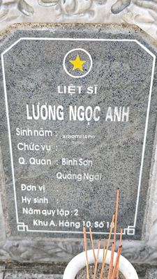 Ảnh bia mộ của liệt sĩ Lương Ngọc Anh