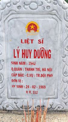 Ảnh bia mộ của liệt sĩ Lý Hy Dưỡng