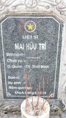 Ảnh bia mộ của liệt sĩ Mai Hữa Trí