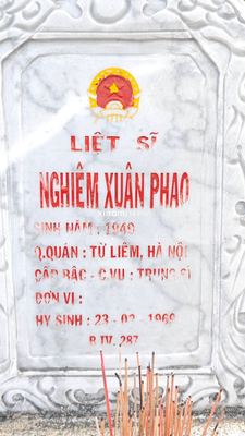 Bia mộ tại Nghĩa trang liệt sĩ xã Hoà Khương - Xã Hoà Khương - Huyện Hòa Vang - Đà Nẵng · ảnh: FB Be you — liệt sĩ NGHIÊM XUÂN PHAO