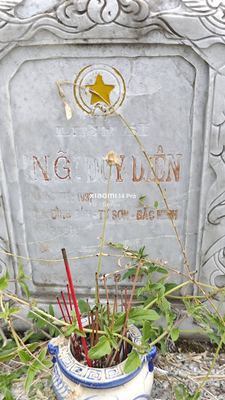 Ảnh bia mộ của liệt sĩ NGÔ DUY LIÊN