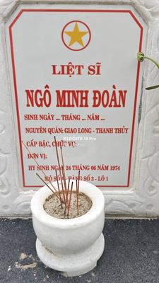 Ảnh bia mộ của liệt sĩ Ngô Minh Đoàn