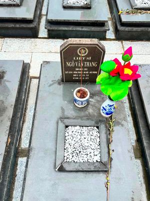 Ảnh bia mộ của liệt sĩ Ngô Văn Thang