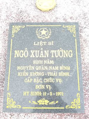 Ảnh bia mộ của liệt sĩ Ngô Xuân Tường