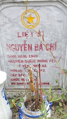 Bia mộ tại Nghĩa trang xã Bình Định - Huyện Thăng Bình - Quảng Nam · ảnh: Be You — liệt sĩ NGUYỄN BÁ CHÍ