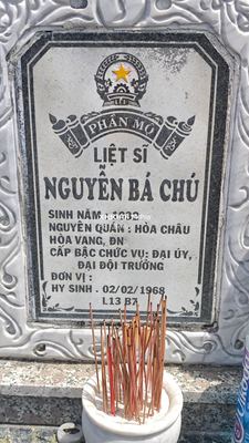 Ảnh bia mộ của liệt sĩ Nguyễn Bá Chú