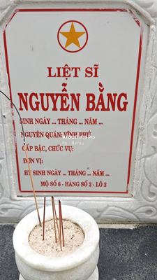 Ảnh bia mộ của liệt sĩ Nguyễn Bằng