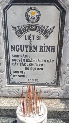 Ảnh bia mộ của liệt sĩ Nguyễn Bình