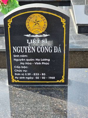 Ảnh bia mộ của liệt sĩ Nguyễn Công Đá