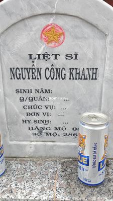 Ảnh bia mộ của liệt sĩ Nguyễn Công Khanh