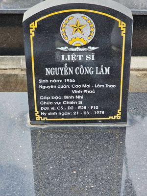 Ảnh bia mộ của liệt sĩ Nguyễn Công Lâm
