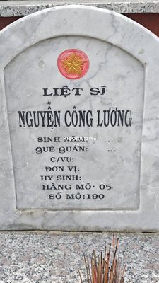 Ảnh bia mộ của liệt sĩ Nguyễn Công Lưỡng