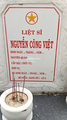 Ảnh bia mộ của liệt sĩ Nguyễn Công Việt