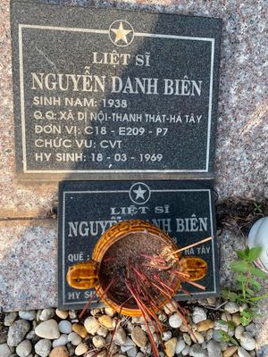 Bia mộ tại Nghĩa trang liệt sĩ Huyện Bến Cát - tỉnh Bình Dương · ảnh: Lê Phượng — liệt sĩ NGUYỄN DANH BIÊN