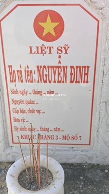 Ảnh bia mộ của liệt sĩ Nguyễn Định