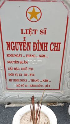 Ảnh bia mộ của liệt sĩ Nguyễn Đình Chi