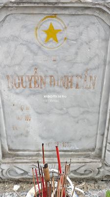 Bia mộ tại Nghĩa trang xã Bình Định - Huyện Thăng Bình - Quảng Nam · ảnh: Be You — liệt sĩ NGUYỄN ĐÌNH LÂN