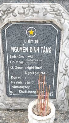 Bia mộ tại Quế Thọ - Huyện Núi Thành - Quảng Nam · ảnh: Be You — liệt sĩ NGUYỄN ĐÌNH TẶNG