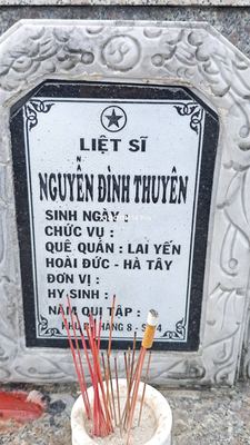 Bia mộ tại Quế Thọ - Huyện Núi Thành - Quảng Nam · ảnh: Be You — liệt sĩ NGUYỄN ĐÌNH THUYÊN